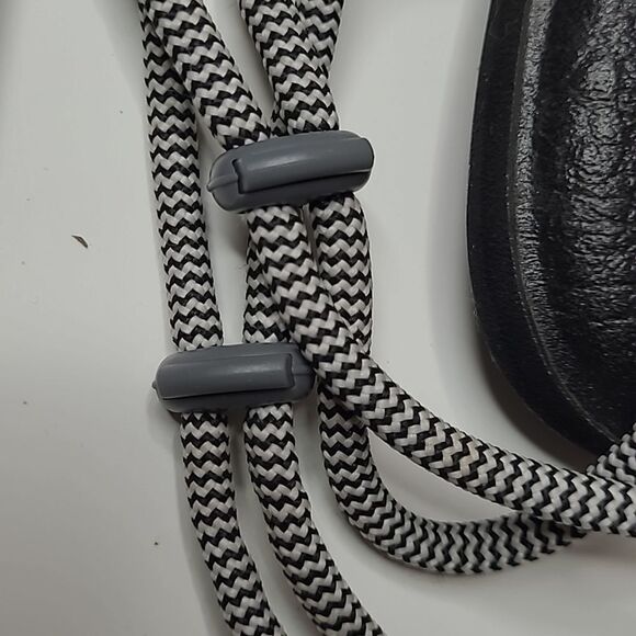 9 SANUK BLACK WHITE ANKLE WRAP ADJUSTABLE CORD STRETCH YOGA MAT WATER SANDALS - Picture 8 of 10